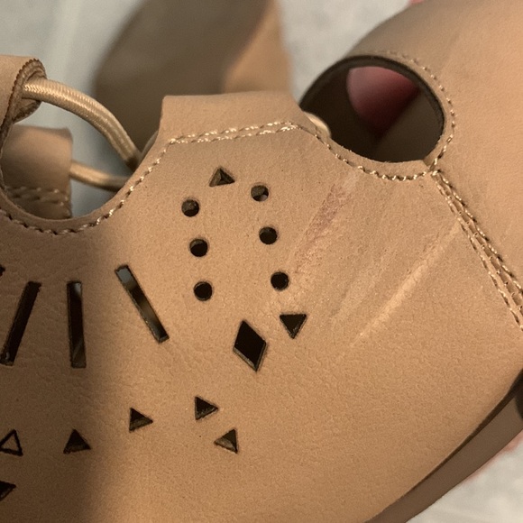 PRICE ⬇️ Tan lace up booties. - Picture 6 of 8